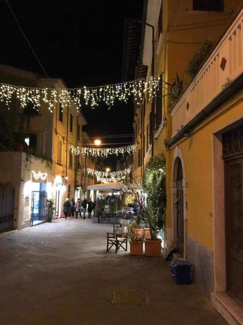Suite & Loft Due Deliziosi Bilocali, Centralissimi, In Pietrasanta Buitenkant foto